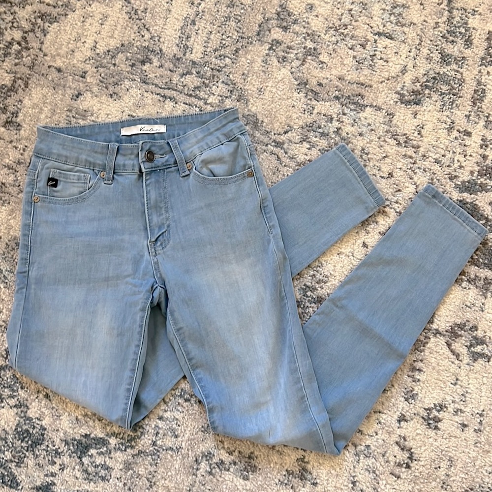KanCan skinny jeans in medium wash. High waisted fit. Size 3/25.